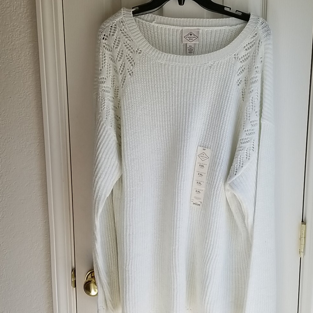 NWOT ST JOHNS BAY CREAM/SILVER  SWEATER